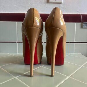 Christian Louboutin Lady Peep Nude